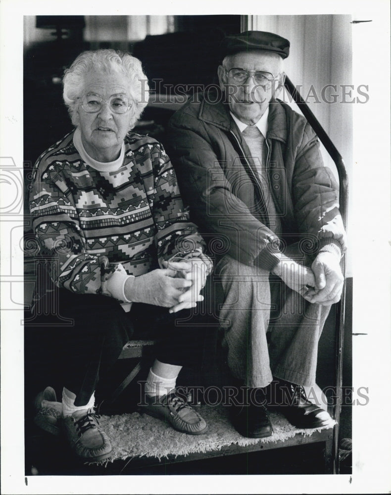 1987 Press Photo Mr Mrs Watt De Facto Caretakers Abandoned Hotel Mediterranean - Historic Images