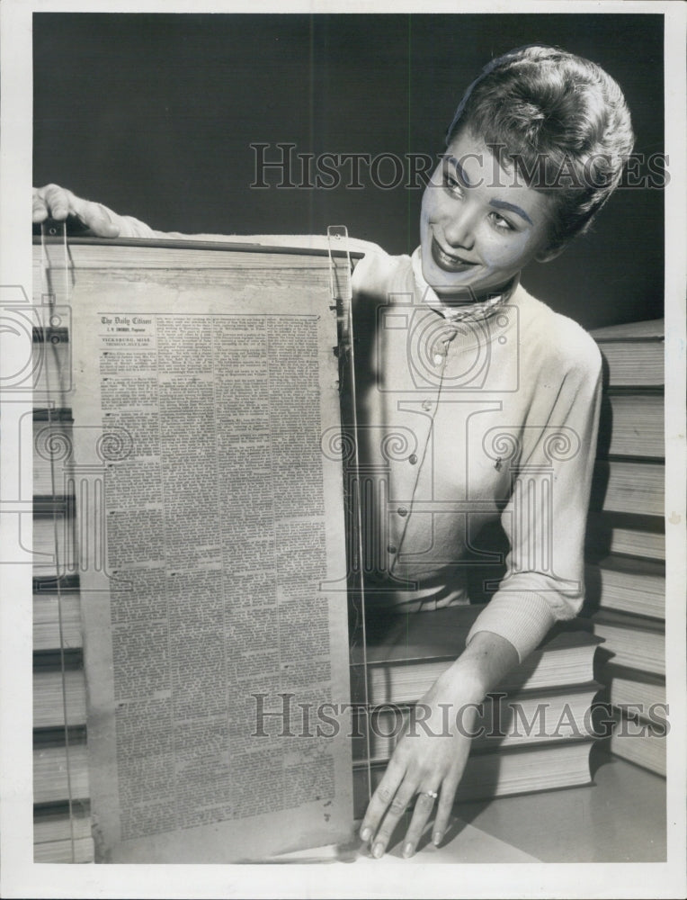 1956 Press Photo Pat Agee and a newpaper sample - RSJ09775 - Historic Images