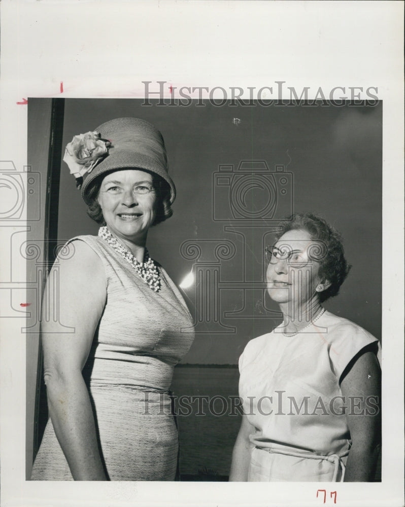 Press Photo Mrs JC Weaver, Duneden - Historic Images