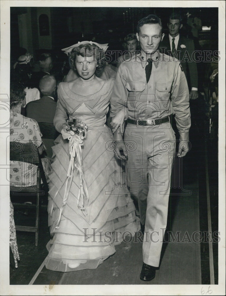 1951 Press Photo Mr. And Mrs. Harry Weaver Jr. Wedding - Historic Images