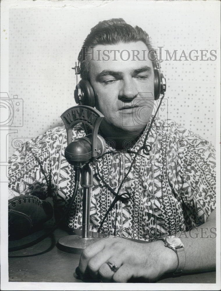 Press Photo Bob Weakong Clearwater WTAM radio - RSJ10027 - Historic Images