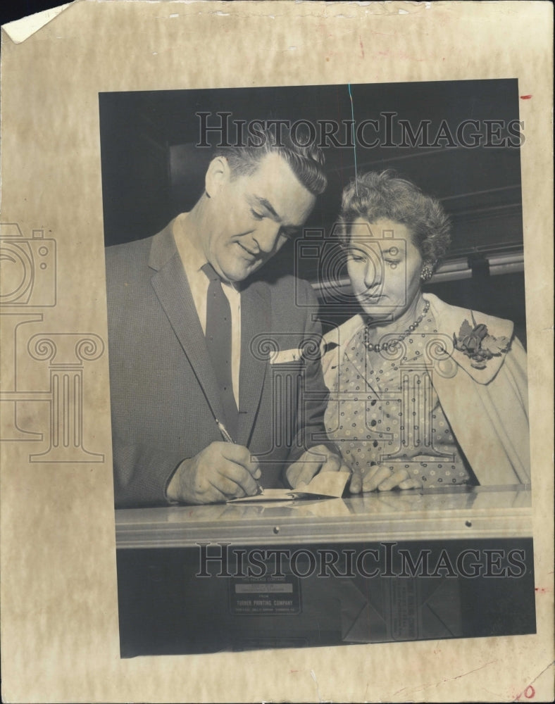 Clearwater Mayor Weatherley and a lady-Historic Images