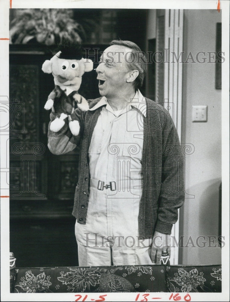 1980 Press Photo Actor Norman Fell on American Sitcom &quot;The Ropers&quot; - RSJ10141 - Historic Images