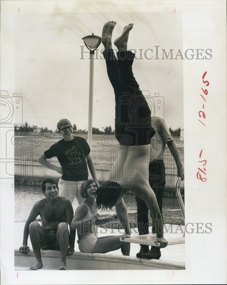 1986 Press Photo Sandy &amp; Nick at Puddin Basins pool - RSJ10169 - Historic Images