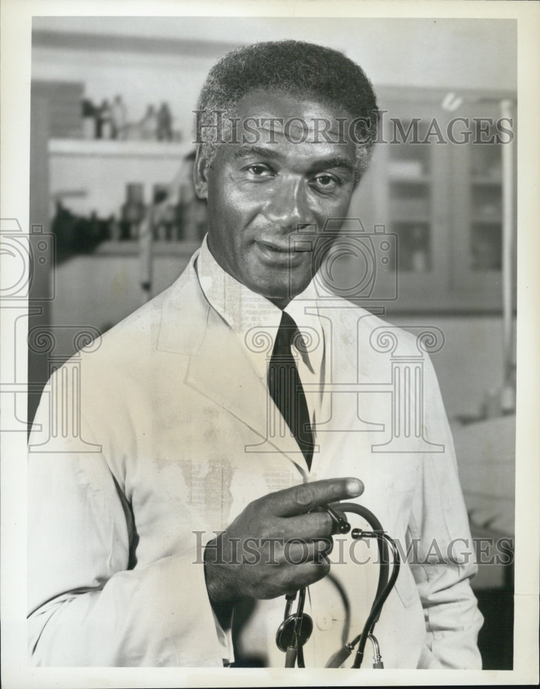 1968 Press Photo Percy Rodriguez in a scene from &quot;Peyton Place&quot; - RSJ10329 - Historic Images