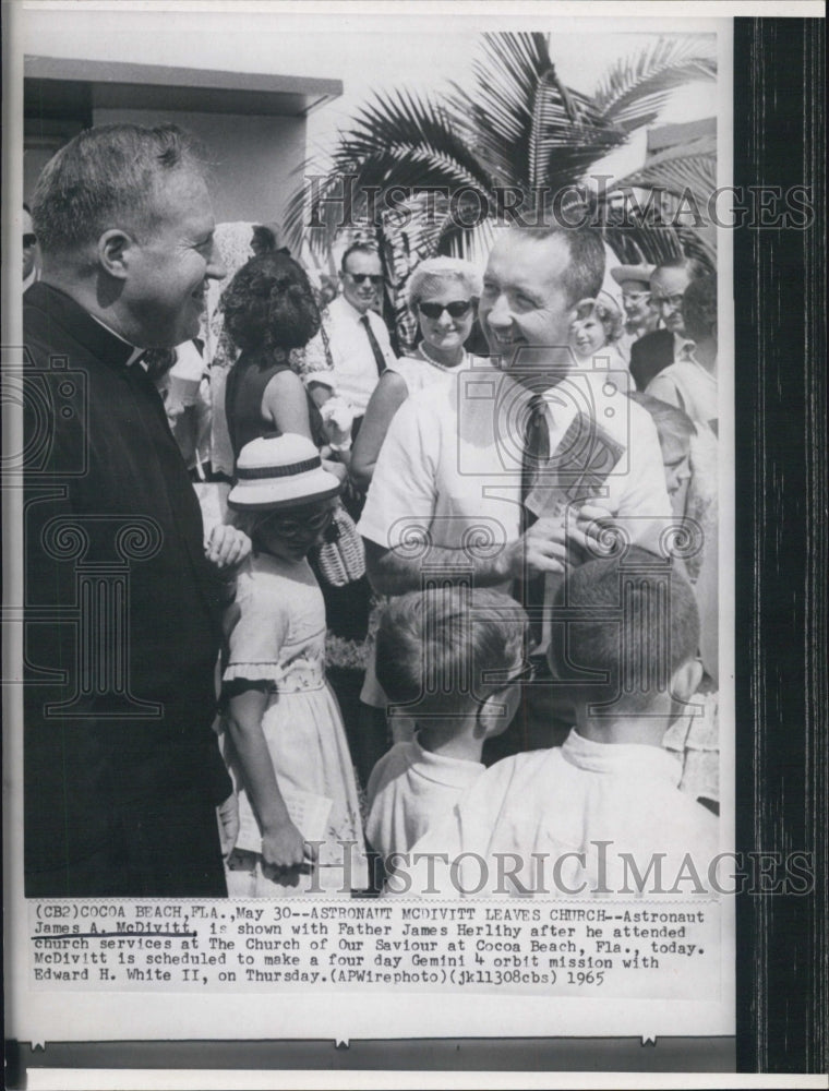 1965 Press Photo Astronaut James A McDivitt, Father James Herlihy - RSJ10371 - Historic Images