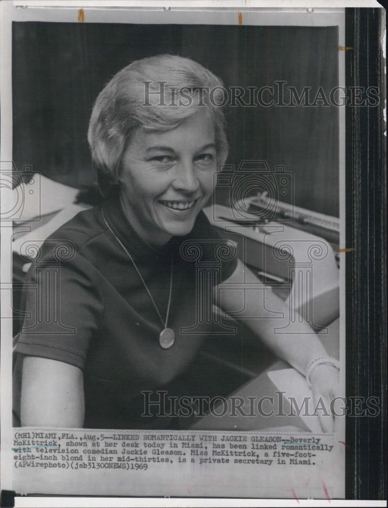 1969 Beverly McKittrick, secretary linked with comedian Jackie Gleas - Historic Images