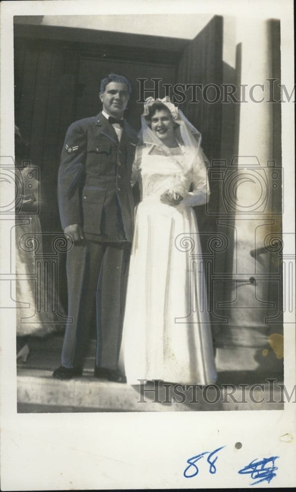 1955 Press Photo Airman and Mrs. William Arthur McQuillen at their wedding - Historic Images