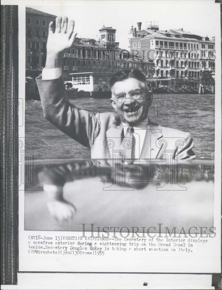 1955 Press Photo Douglas McKay, secretary of the Interior, vacationing in Italy - Historic Images