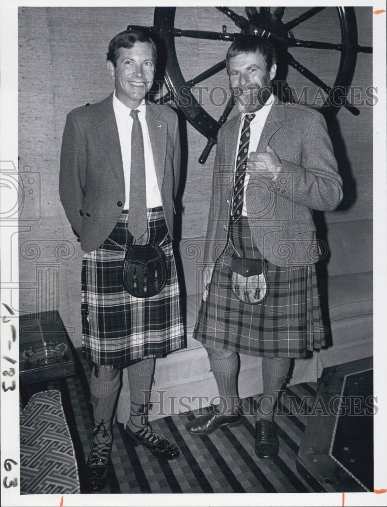 1982 Press Photo Captain John Ferguson, HMS Rothesay, Bill Mills Jr., Yacht Club - Historic Images