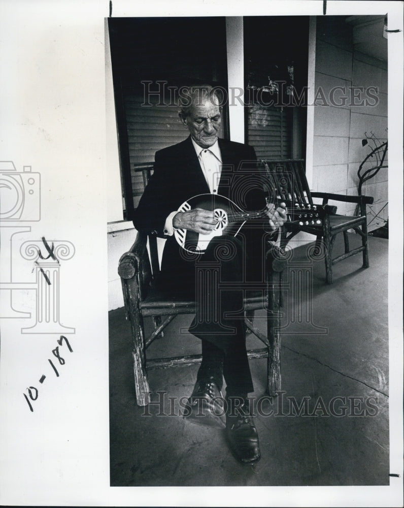 1978 Mouskouraki Mostris Strums Mandolin At Home In Tarpon Springs-Historic Images