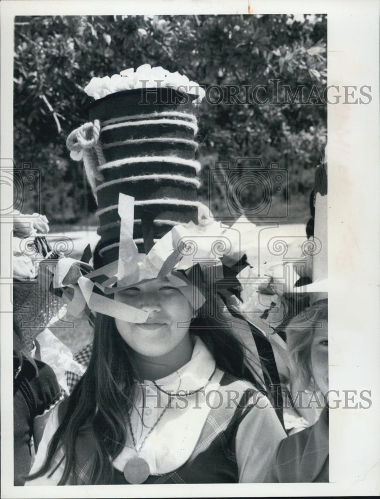 1973 Press Photo Young girl in a fancy hat - RSJ11485 - Historic Images