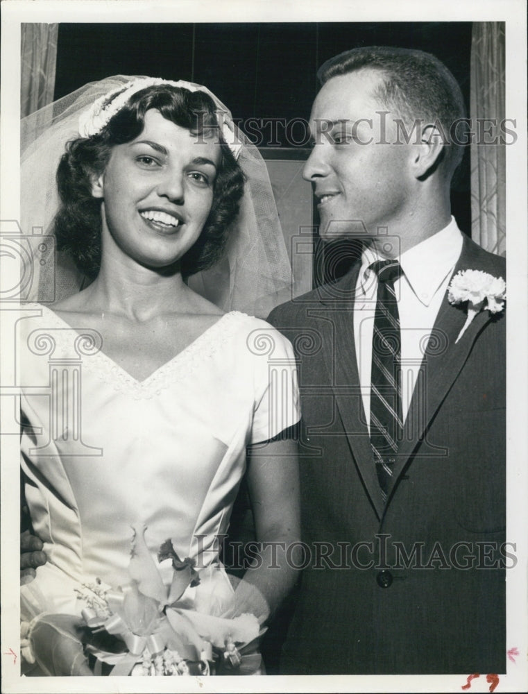 1958 Press Photo Mr Mrs Robert Deane Mohr Wedding - Historic Images