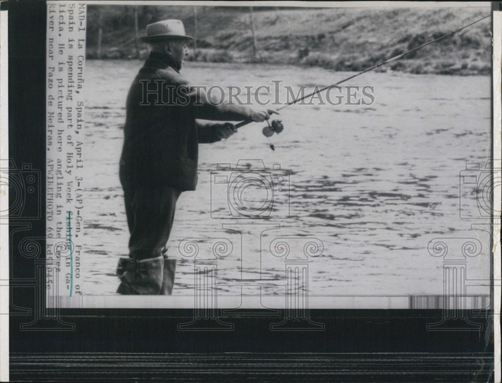 1969 Press Photo Gen Franco of Spain Fishing - RSJ11891 - Historic Images