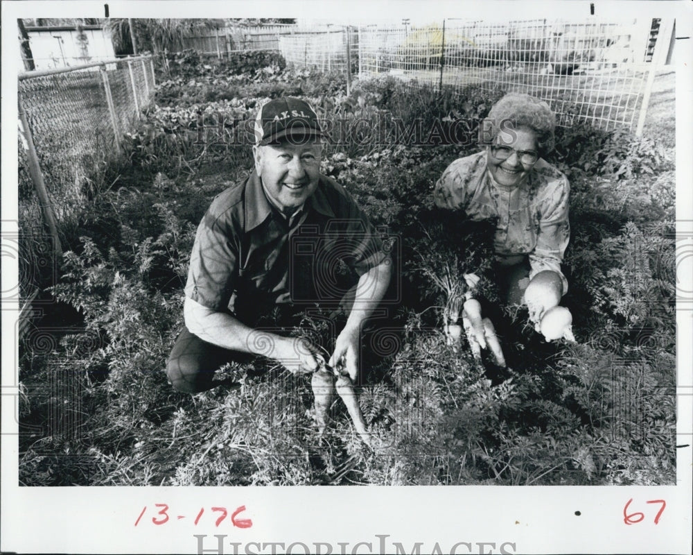 1984 Press Photo Gardners Raymond and Reva Frakes - RSJ11899 - Historic Images