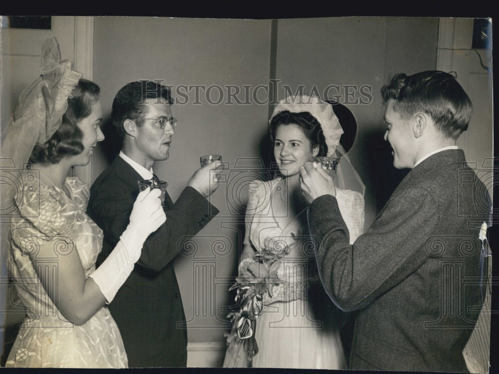 Press Photo Socialites Mary Lee Peaches Schooley John J Rinies And Woods Beckham - Historic Images