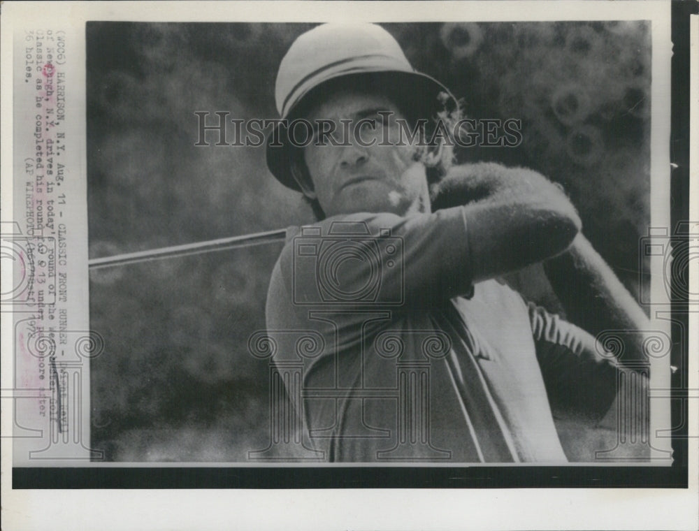 1972 Press Photo Dwight Nevil plays in Westchester Golf Classic - Historic Images