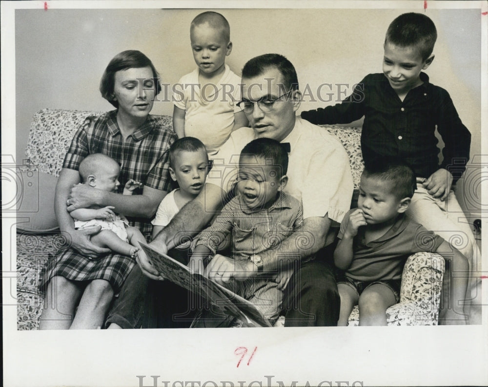 1965 Press Photo Dr. and Mrs. Joseph Newhall with family - RSJ12193 - Historic Images