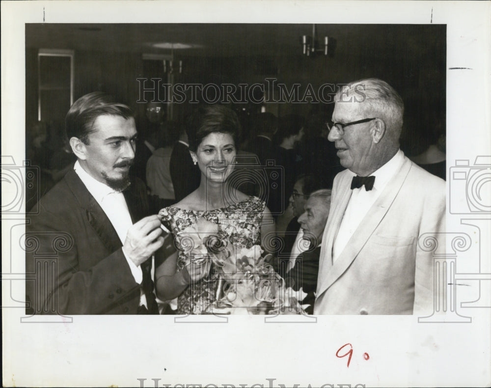 1964 Press Photo Philharmonic Soprano Singer Linda Newman Tom Briccetti - Historic Images