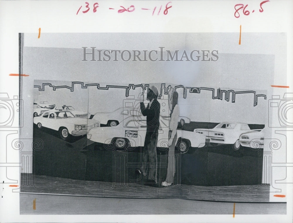 1972 Press Photo Lifesized painting Larry Rivers Blacks and Hippies and Cabs - Historic Images