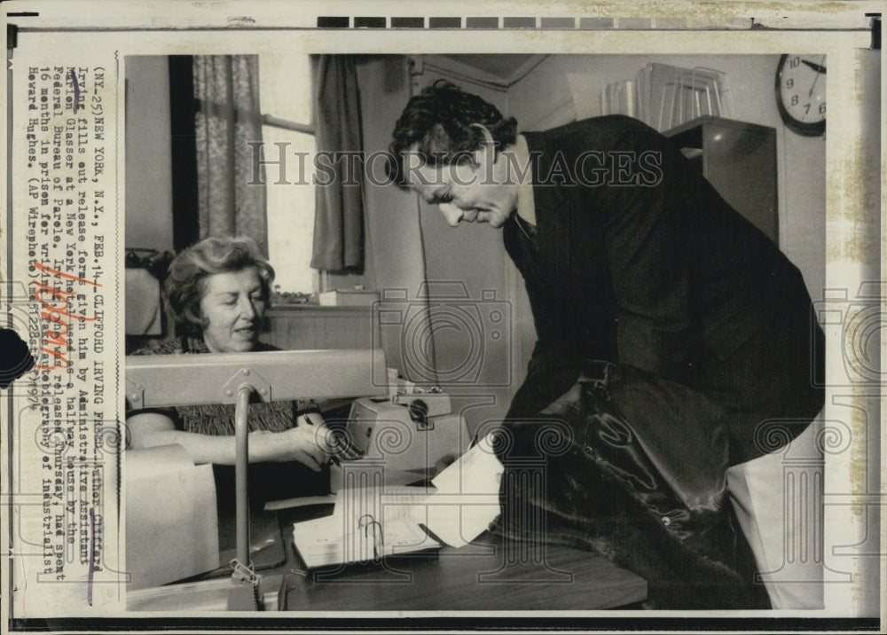 1964 Press Photo Author Clifford Irving  Marien Glasser Halfway House - Historic Images