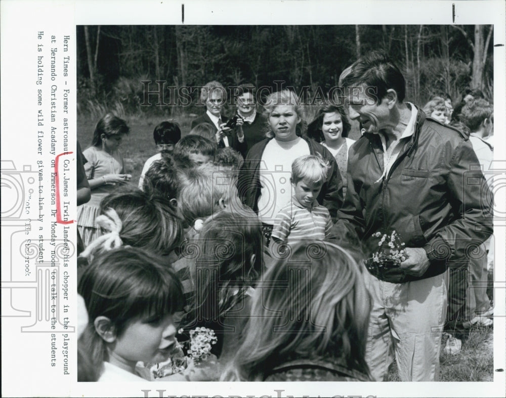 1990 Press Photo Astronaut James Irwin Visits Hernando Christian Academy - Historic Images