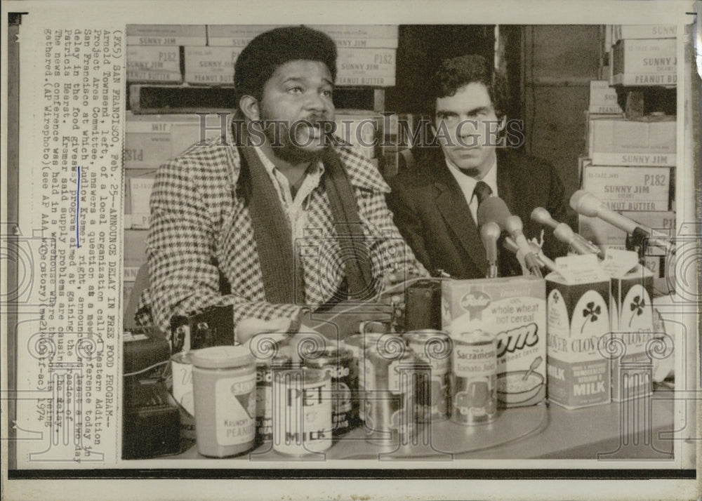 1974 Press Photo Arnold Townsend(L),Ludlow Kramer(R) show in the picture - Historic Images