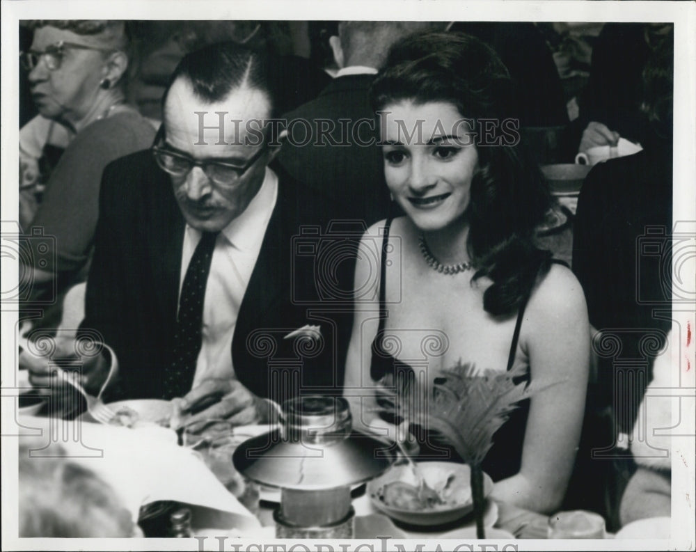 1964 Press Photo Susan Poirer at dinner party - Historic Images