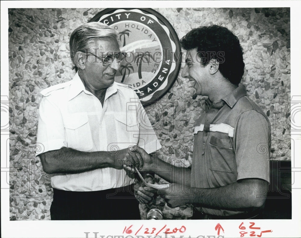 1983 Press Photo Adam Plutchok, Receives Sheik Mohammed Al Fassi Scholarship - Historic Images