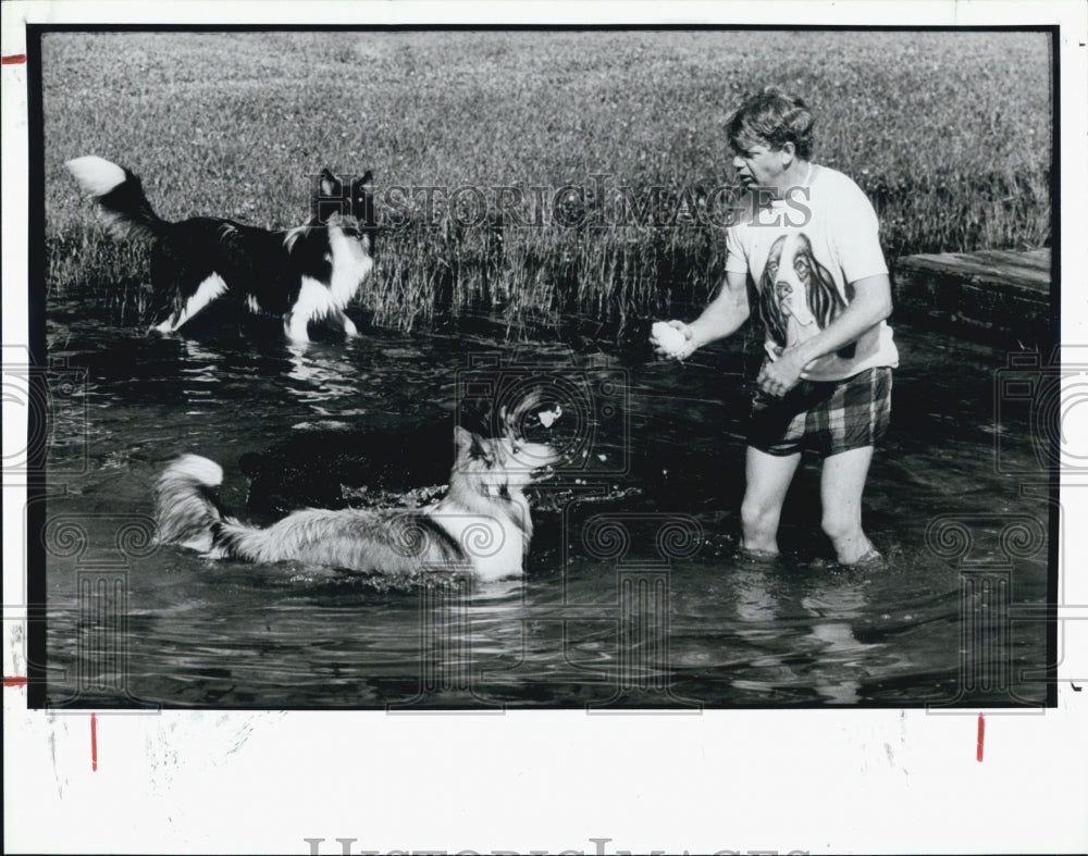 1991 Press Photo Bill Ludwig and some of his trained dogs - RSJ12661 - Historic Images