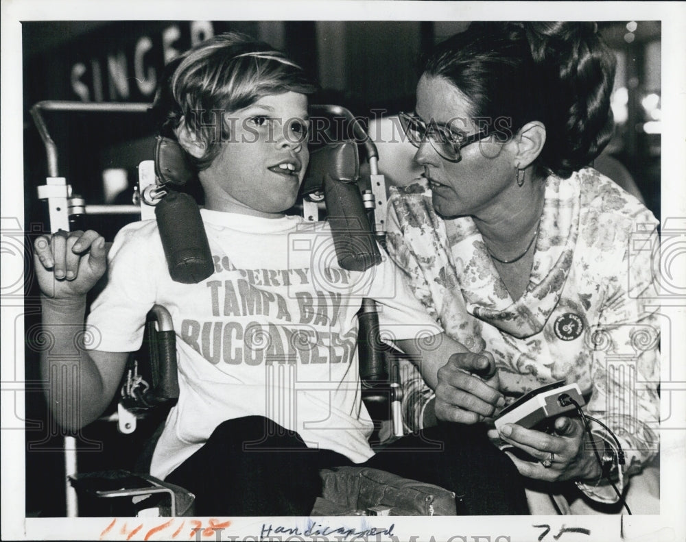 1978 Press Photo Colin Kibitlewski Mother Rose HandiVoice Voice Invention - Historic Images