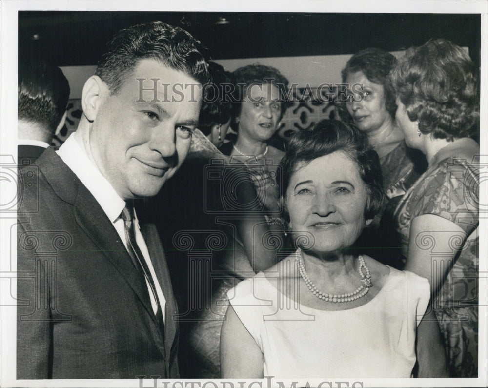 1964 Press Photo Rabbi David Susskind &amp; Mrs M. A. Friedman - RSJ12985 - Historic Images