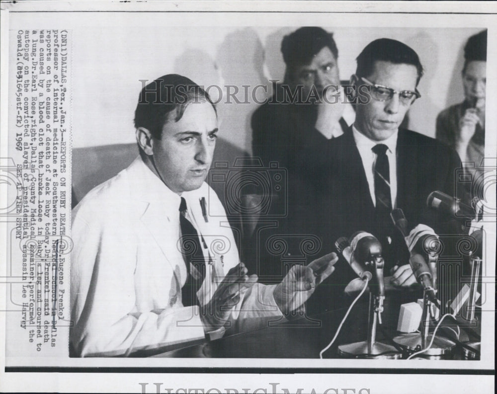 1967 Press Photo Dr. Eugene Frenkel, Professor Of Internal Medicine On Jack Ruby - Historic Images