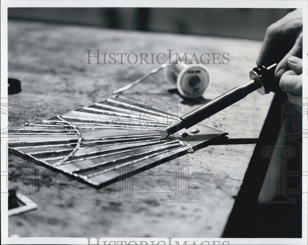 1979 Press Photo soldering the glass together. - RSJ13039 - Historic Images