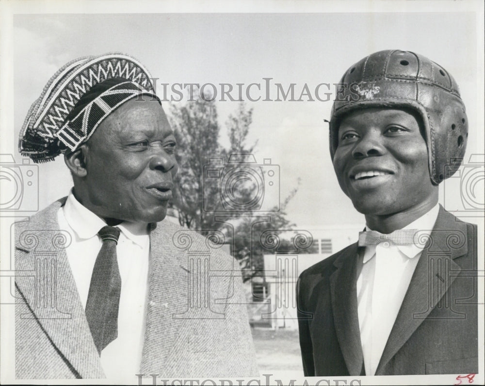 1960 Press Photo Mwanta Yayu ruler in Katanga Province and son - RSJ13079 - Historic Images