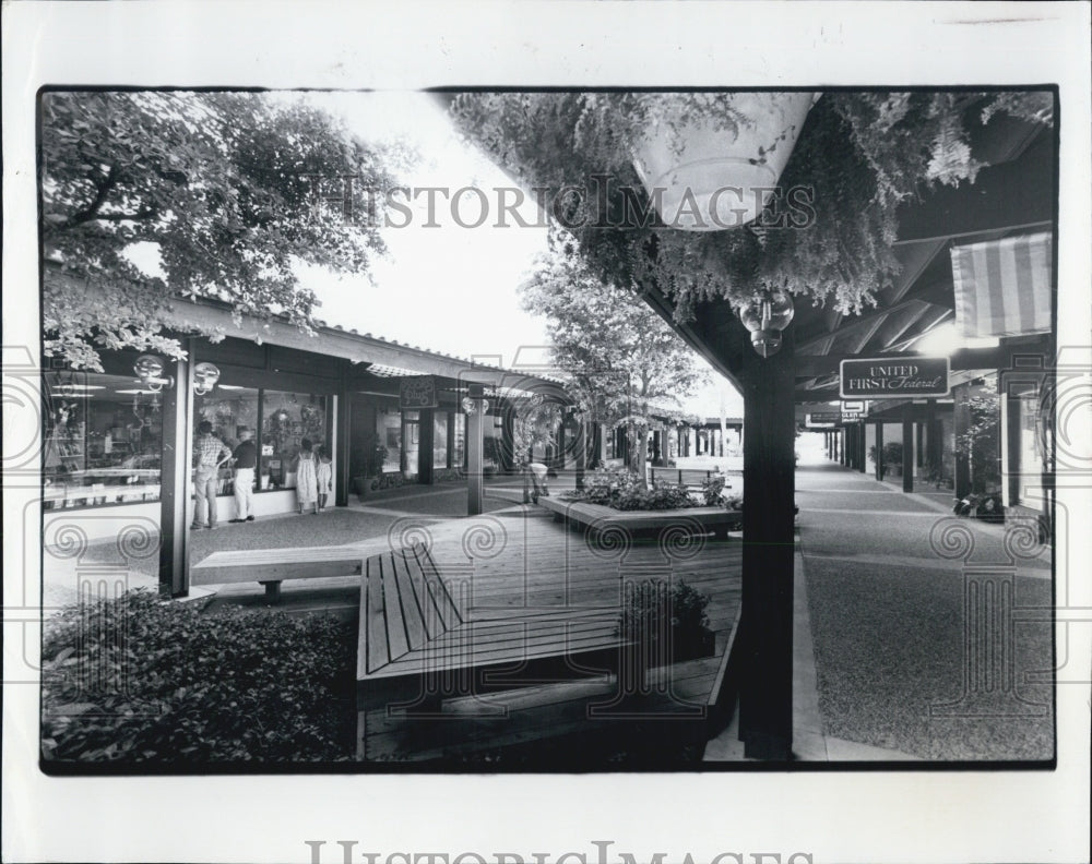 1982 Press Photo Arvida Corp. Shopping Plaza, Longboat key Florida. - RSJ13233 - Historic Images