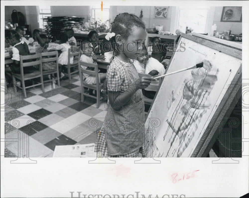 1966 Press Photo Little Girl Painting @ Happy Workers Day Nursery &amp; Kindergarten - Historic Images