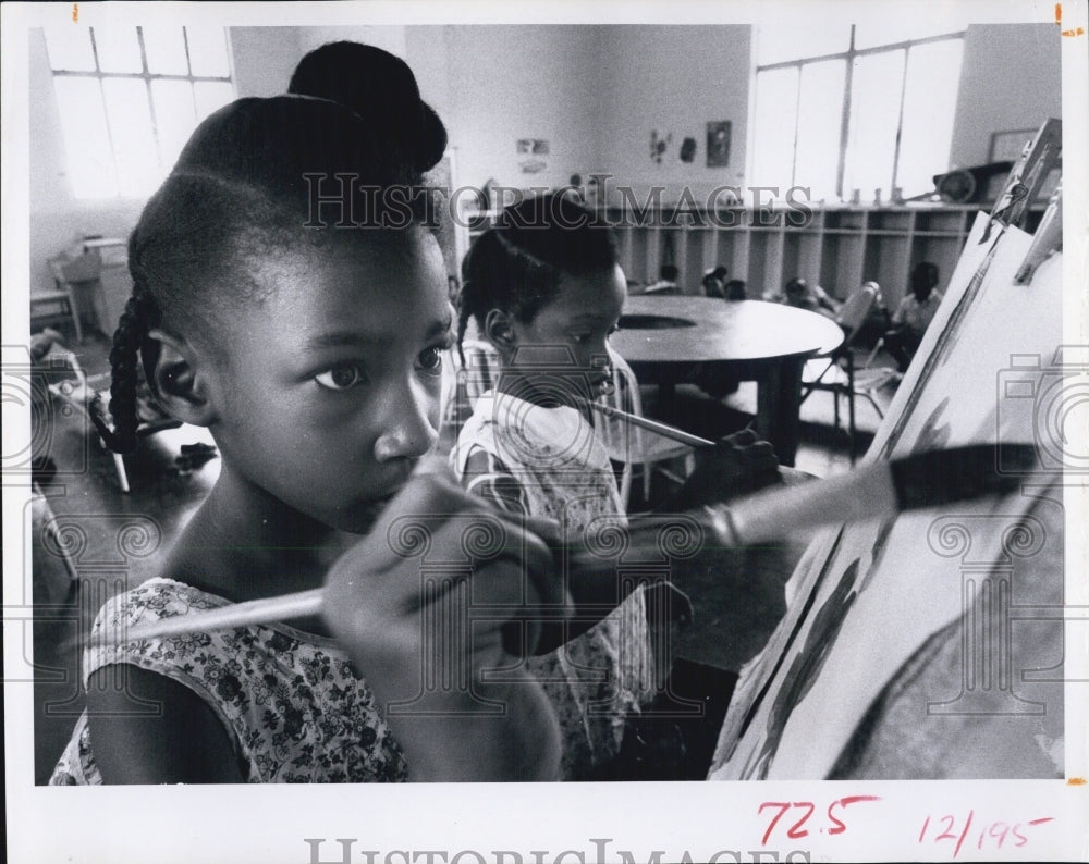 1970 Press Photo Little Girls Paint @ Happy Workers Day Nursery &amp; Kindergarten - Historic Images