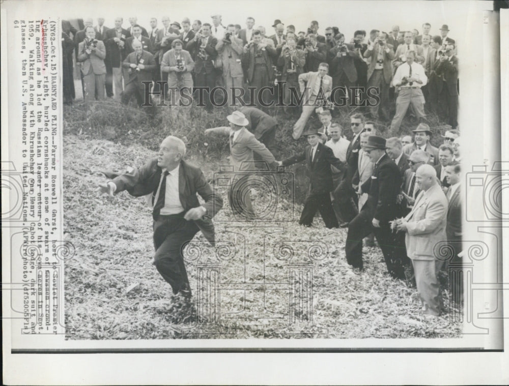 1961 Press Photo Farmer Roswell Garst hurling Corn shucks - RSJ13333 - Historic Images