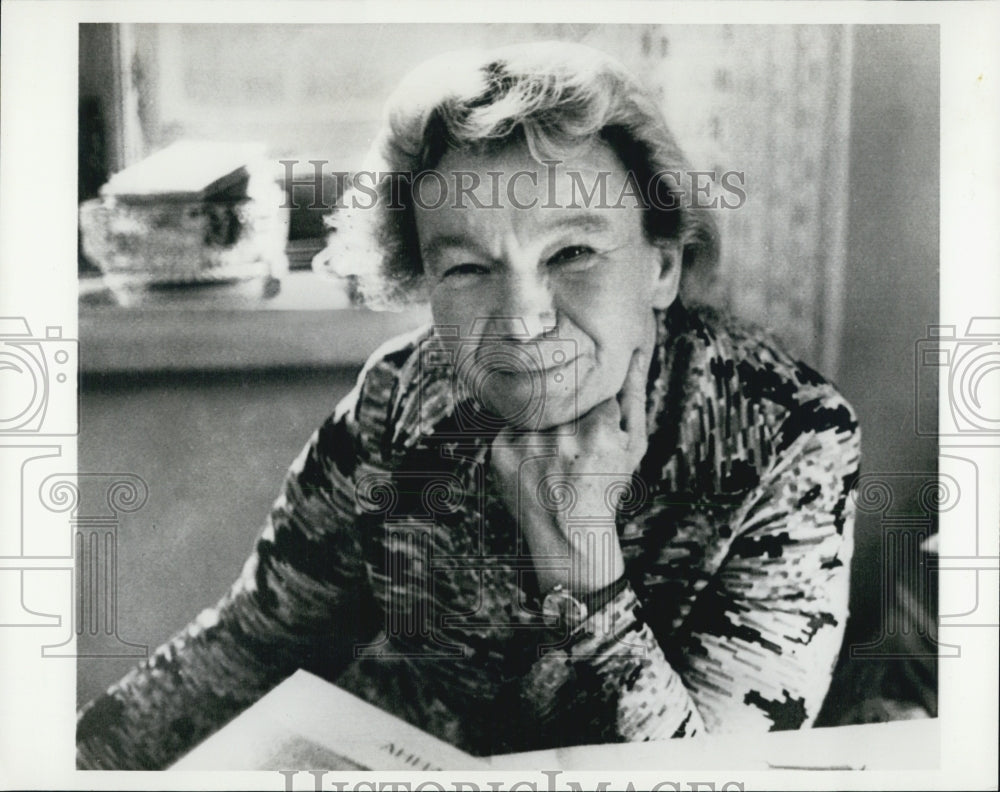 1977 Press Photo Tatyana Khodorovich Leaves Soviet Union Forever - RSJ13379 - Historic Images