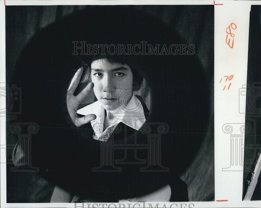 1977 Press Photo Kirk Kiefreider 15 Year Old Magician - RSJ13387 - Historic Images