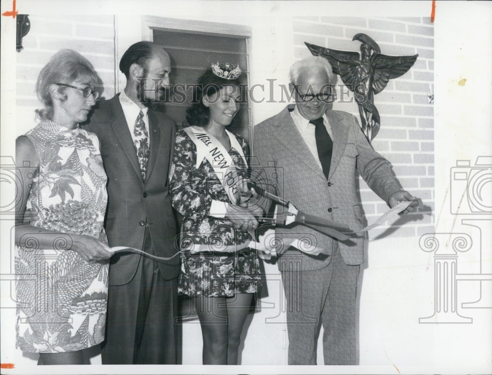 1973 Press Photo Ribbon Cutting in New port - RSJ13425 - Historic Images