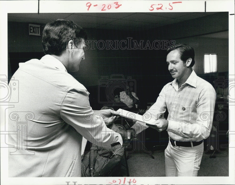 1979 Press Photo Firefighters Graduate Ken May Diploma Dr. Robert Westrick - Historic Images