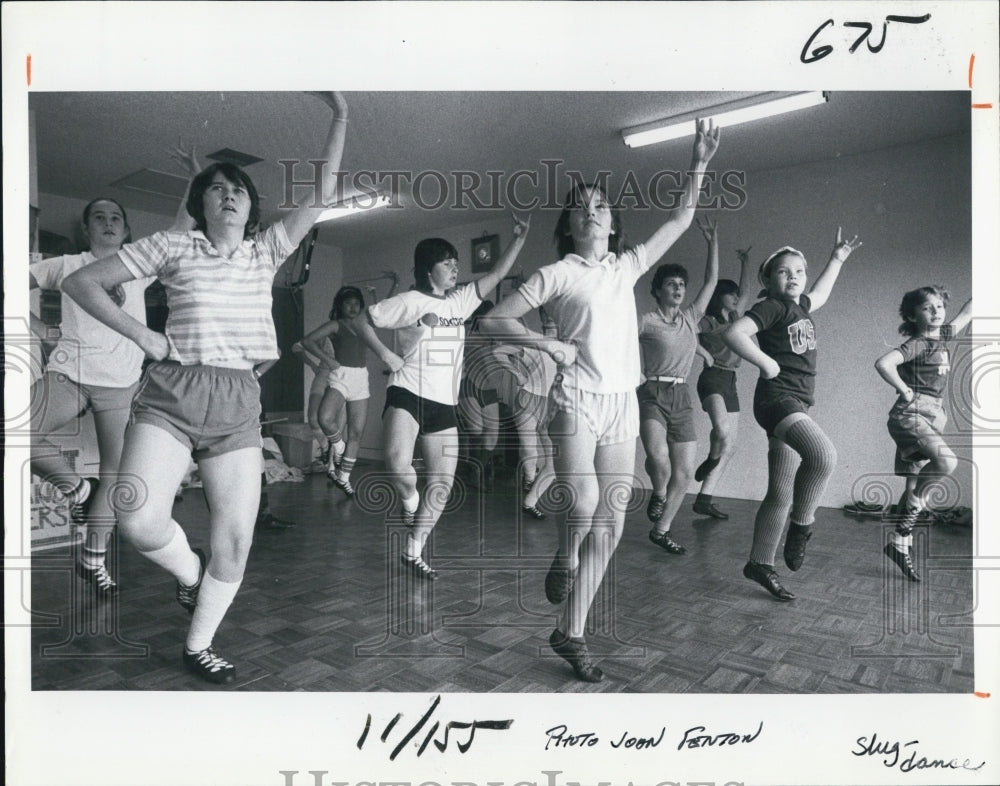 1983 Press Photo Dancers Prepare For Highland Games Competition - RSJ13607 - Historic Images