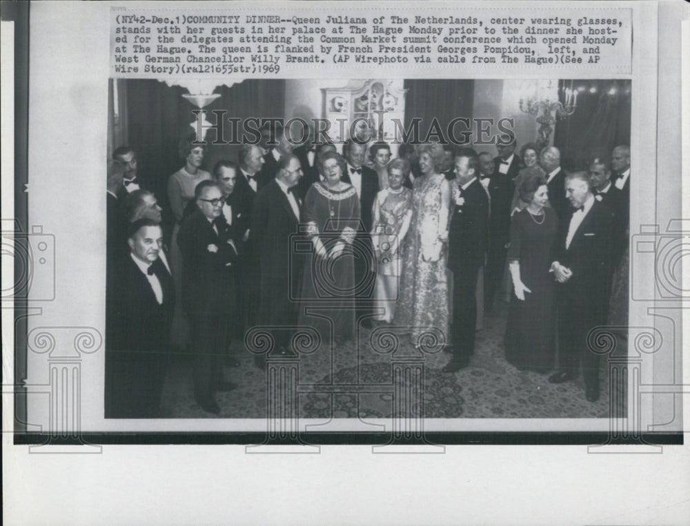 1969 Press Photo Queen Juliana of the Netherlands and her guests - RSJ13637 - Historic Images