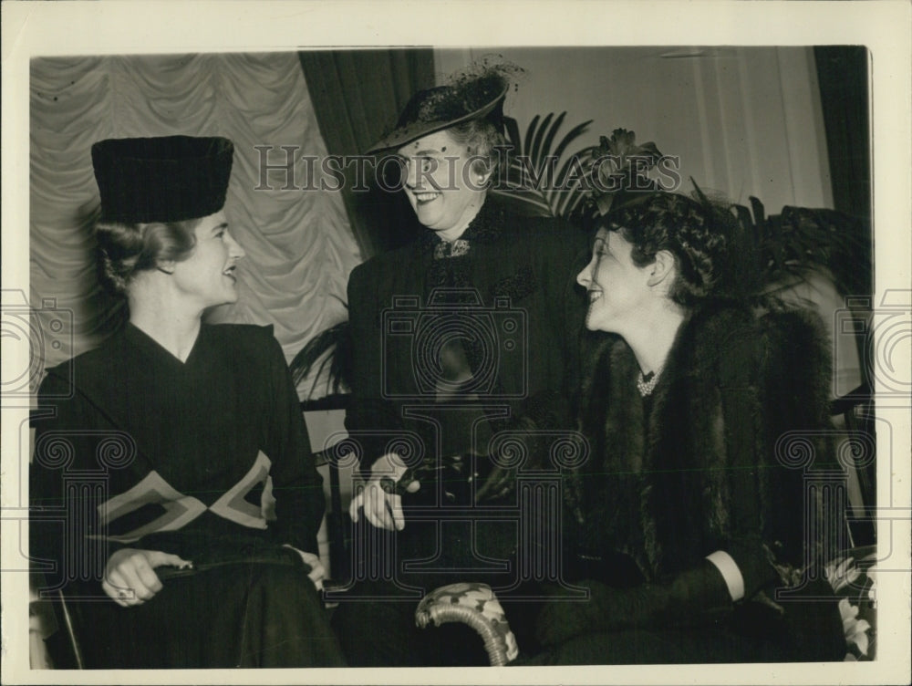 1939 Press Photo Mrs BM Woodring,Mrs HA Wallace &amp; Mrs C Pepper, Senate wives - Historic Images