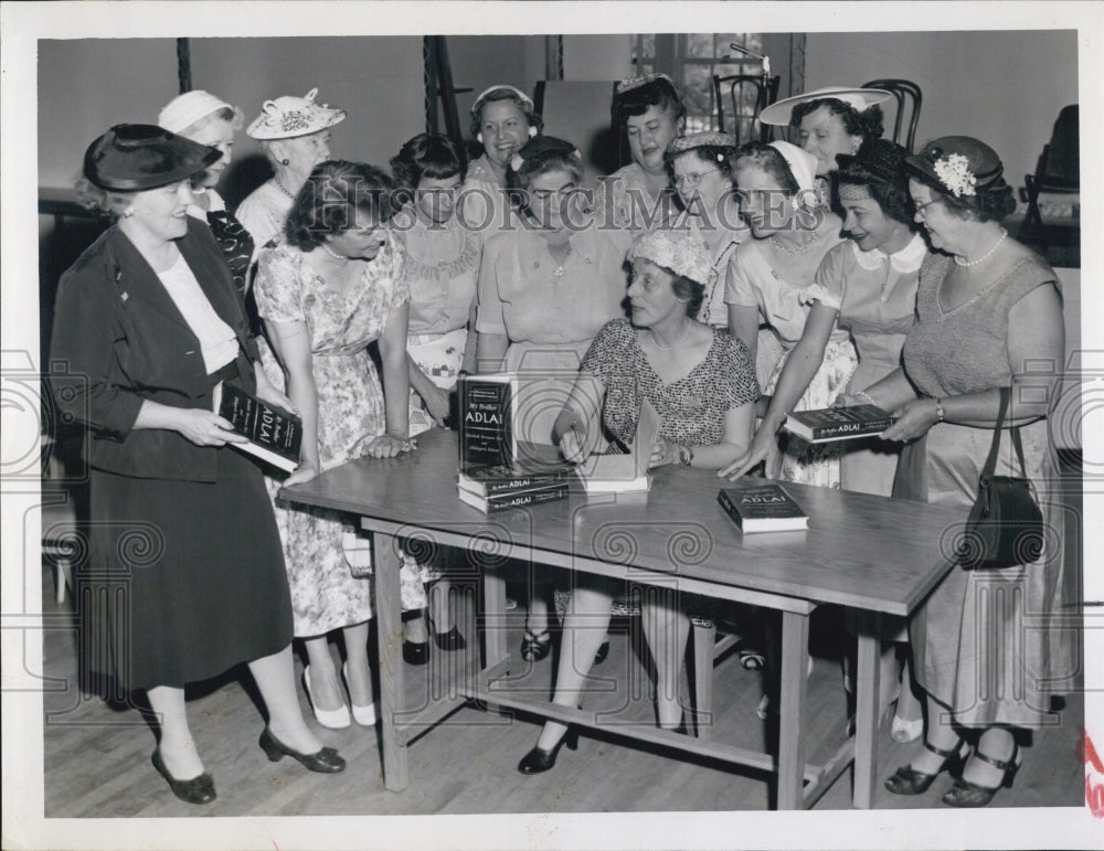 Press Photo Mrs. Ernest Ives, sister of Gov. Adlai Stevenson during book signing - Historic Images