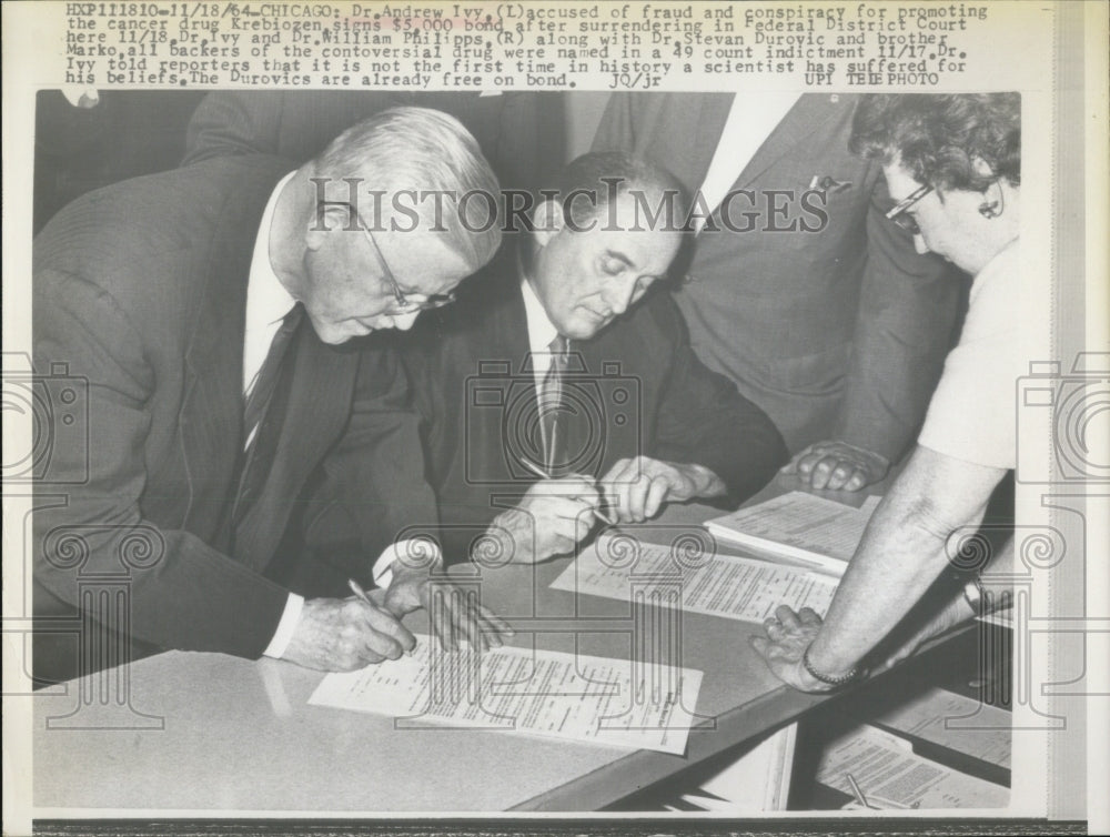 1964 Press Photo Dr Andrew Ivy And Dr William Philipps Sign Bond After Court - Historic Images