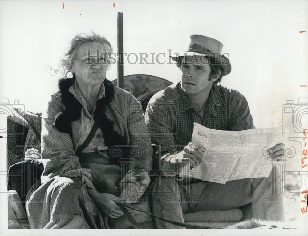 1973 Press Photo "Dirty Sally" actress Jeanette Nolan and an actor - Historic Images