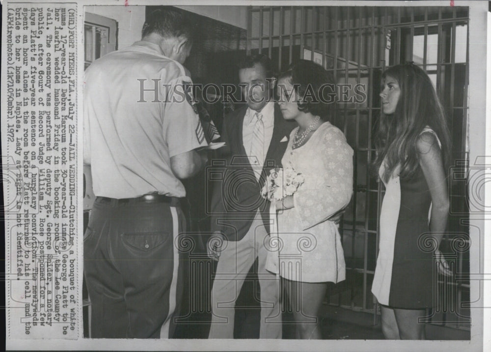 1972 Press Photo Debra Marcum, Weds Prisoner George Platt, George Snider, Notary - Historic Images